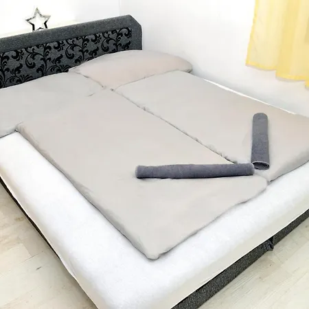 Apartmanhaz *