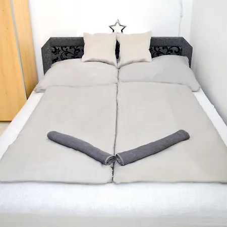 شقة Apartmanhaz