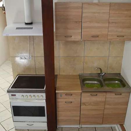 Apartmanhaz شقة *